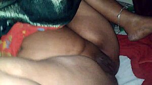 Ich kann nicht glauben, dass ich diese indische Tante im Bus ficke!