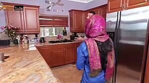 हॉट अरब मुस्लिम बीवी को मर्द ने जोर से पेला, स्टीमी वीडियो