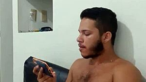 Novinho Dotado Gozando Gostoso!