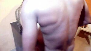 מאהב אסייתי מזיין אותי חזק ליד אחי החורג