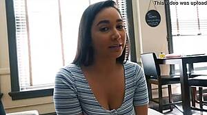 Min styvsyster behöver båda händerna för den här handjobben, dang