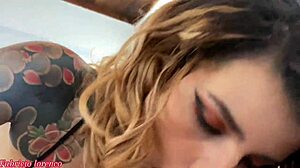 essa novinha me acordou com um boquete delicioso e sentou gostoso