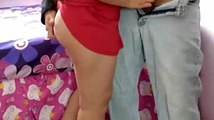 Espié a mi tío cogiendo con mi hermana, ¡me excita tanto!