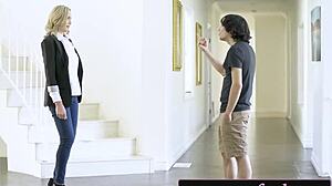 Зрялата руса Lilly James сключва анална сделка с тормозителя! 😈