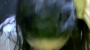 18-årig smuk college amatør betaler gæld med dampende våd sex