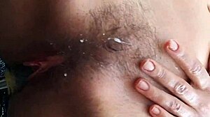 Babe fucks in car close-up for tutorial