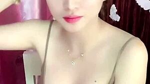 girl shows big tits on webcam