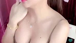 girl shows big tits on webcam