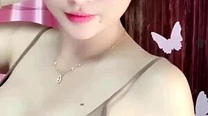 girl shows big tits on webcam