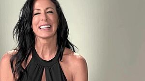 헐! 거유 MILF 레이건 폭스, 혼자 오르가즘 터져!