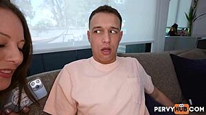 Ela αφήνει την Larissinha ελεύθερη για την τρελή βόλτα του μάστορα κατασκευών