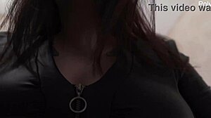 तो, आज मैं तुम्हें इस हाई-टेक स्ट्रैप-ऑन से डोमिनेट कर रही हूं