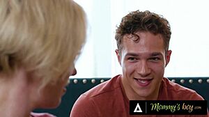 Ε, ξέρεις το βρώμικο μυστικό του anal gaping της Dee Williams με τον θετό γιο;