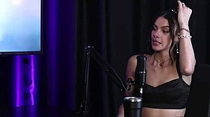 o homem fodeu a buceta dela por duas horas gozando três vezes com debora andrade em sheer red