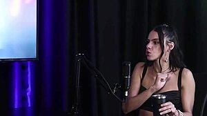 o homem fodeu a buceta dela por duas horas gozando três vezes com debora andrade em sheer red