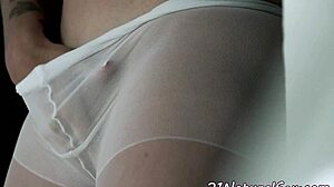 Gorgeous Eurobabe Dildoing Herself Slowly in Horny Solo Session!