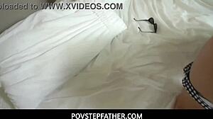 Fiica vitregă latină groasă Gabriela Lopez îl fute pe tatăl vitreg după școală, ups!