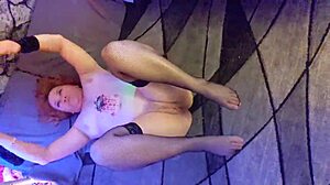 嘿，看Valentine Orange狂野跳舞和自慰