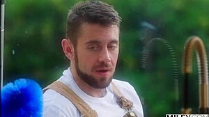 Milfy Penny głodna kutasa młodych 18+ chłopaków 🍆