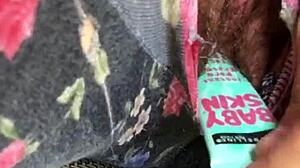 タイトなマンコをいじって激しく潮吹きさせるまで