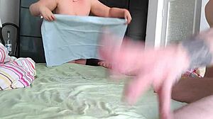 Alles macht er mit ihr big tits and ass