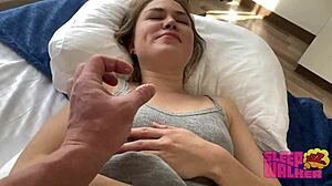 Еј, полусестра ме је молила да јој узмем невиност, брате