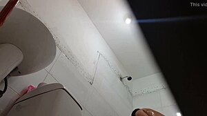 Meksikalı genç kız okul sonrası duşta casusluk