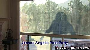 Эмо шлюха получает кумуляцию после жесткой мастурбации!