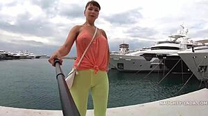 대담한 공공 장소 캐멀토 노출 아웃도어