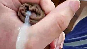 Brazílsky twink ukazuje svoj penis