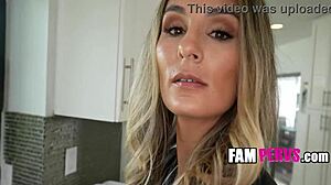 Θετέ Γιε, Γιατί Δεν Σταματάς Μέχρι Να Τελειώσεις; Η Mandy Rhea Δεν Μπορεί Να Αντισταθεί!