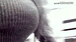 Latina Tetona Flashes Big Tits in Public Outdoor Show