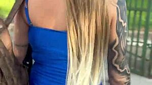 在市场展示屁股和阴户，然后在后仓操经理！