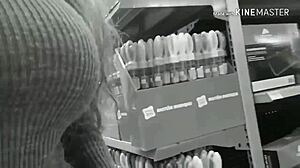 Latina Tetona Flashes Big Tits in Public Outdoor Show