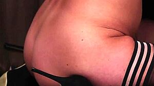 Палав идол гълта всяка капка сперма