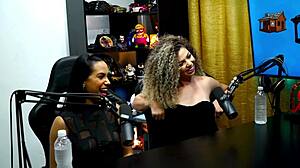 dani motta and danielly patricia flash and tease in podcast