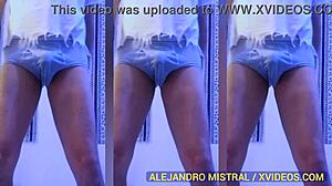 アマチュアマッサージが青い下着でモンスターコックフェティシに