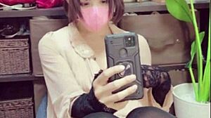 Sød crossdresser med katteører onanerer solo i varm video