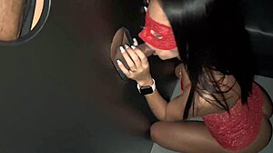 스윙 하우스 퍼즐, 글로리 홀 치고 내 엉덩이 슬쩍 넣었어