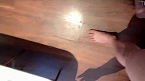 中国明星粉丝见面会变野性狂欢