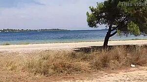 Pojdimo na plažno vaginalno pustolovščino z dvema jajcema.