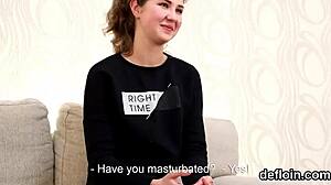 يا رجل، الفتاة الودية تنشر شقها الضيق وتُفتض