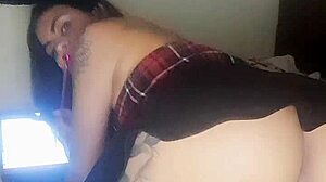 Hot student Bia shows off without panties