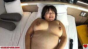 43 år gammel fyldig kone rir med store pupper som rister