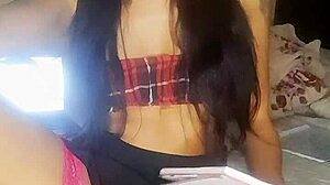 Hot student Bia shows off without panties