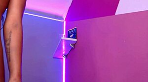 Watch this Latina on webcam using her dildo!