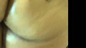 ضرط مؤخرة الزوجة السوداء السمينة بقوة!