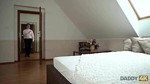 Hvordan kunne Daddy4k fange den liderlige Jennifer Simons med hendes elskede mand?