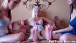 hey bitches, kom mijn sexy voeten likken en aanbidden nu! 😘