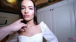 Kuuma brunetti imee ja saa sensuellin persepaukutuksen kermalla pillussa!